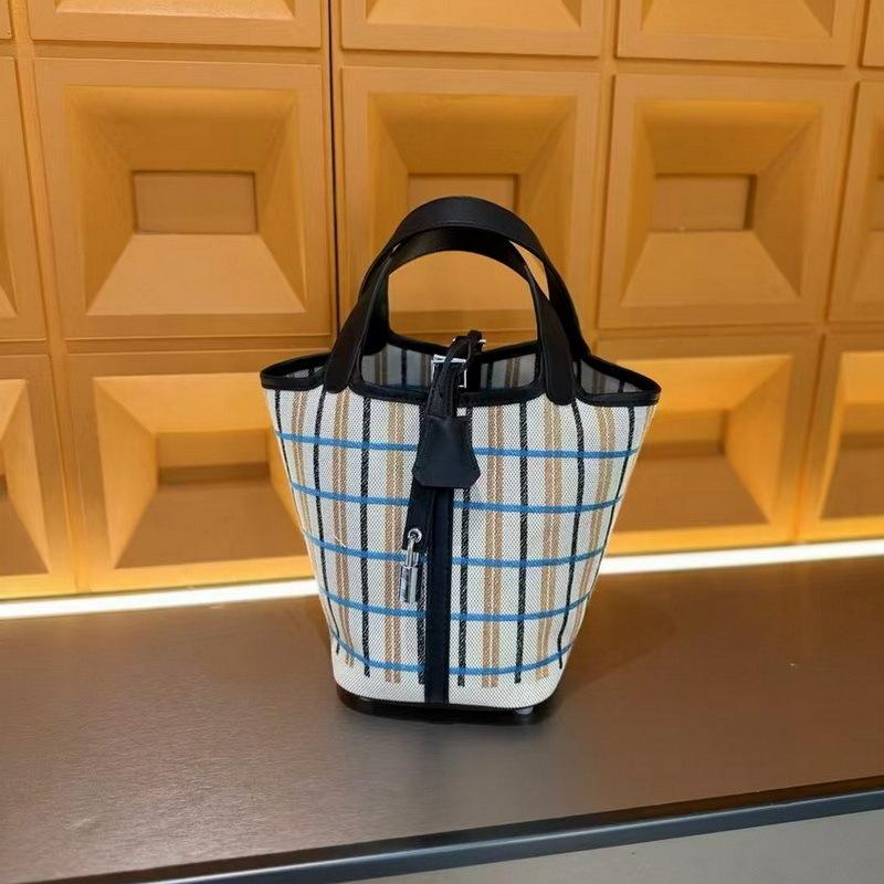 

New canvas and cowhide embroidered basket bag, fabric patchwork 18 bucket bag, casual and versatile women s bag for commuting 18x13x18cm чёрный