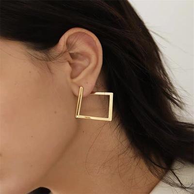 Minimalistische quadratische Ohrringe im Retro-Stil, unregelmäßige Ohrstecker, neue übertriebene Modeohrringe mit kaltem Wind für Damen, Zubehör zum Öffnen