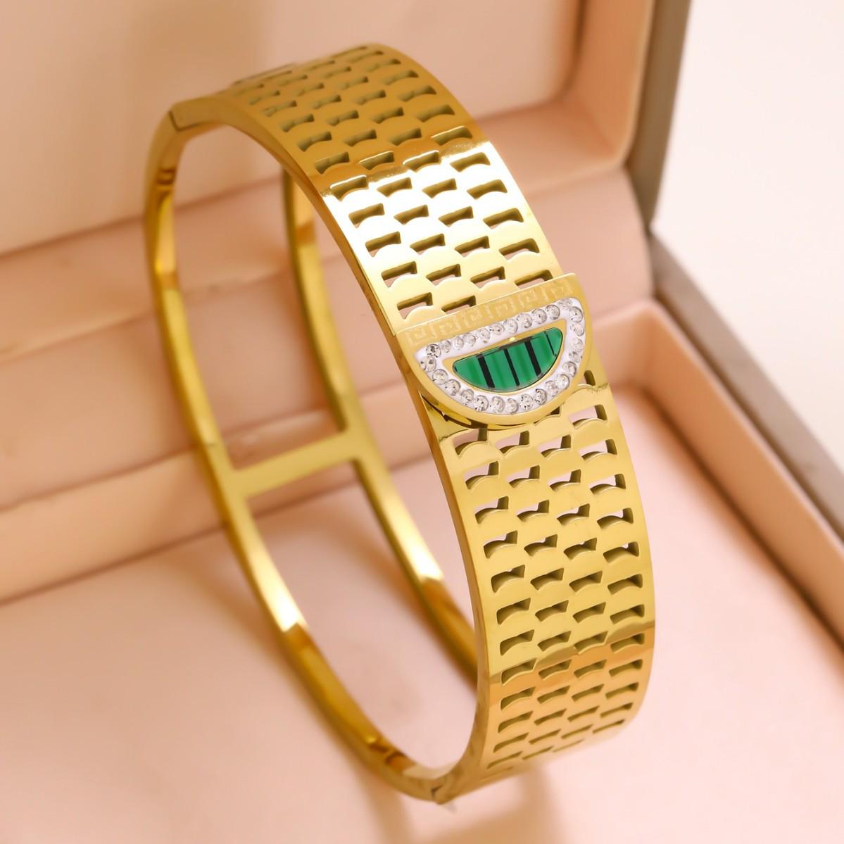 Европейский и американский модный звездный браслет с цирконами: 18K Титановая сталь, Невыцветающий Элегантный Дизайн 18K