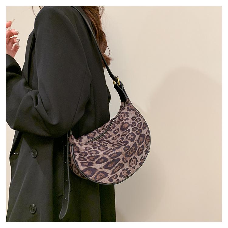 Retro Leopard Print Crossbody Bag: Autumn/Winter Fashion Versatile One-Shoulder Women's Dumpling Bag