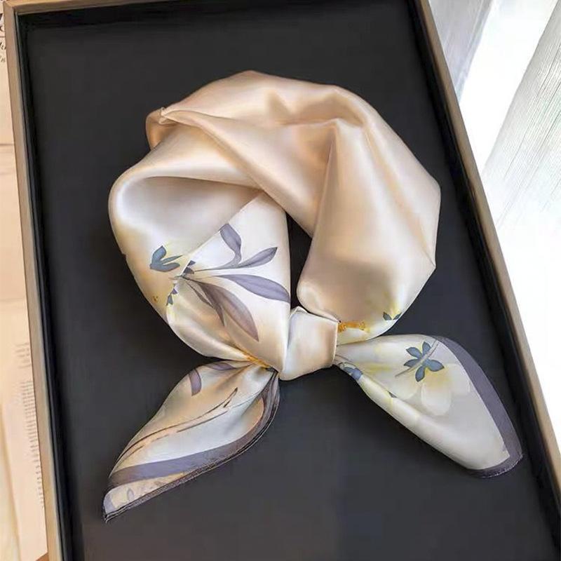 Beige silk silk scarf small square scarf women's versatile 111 mulberry silk headband small silk scarf fashion small scarf with shirt