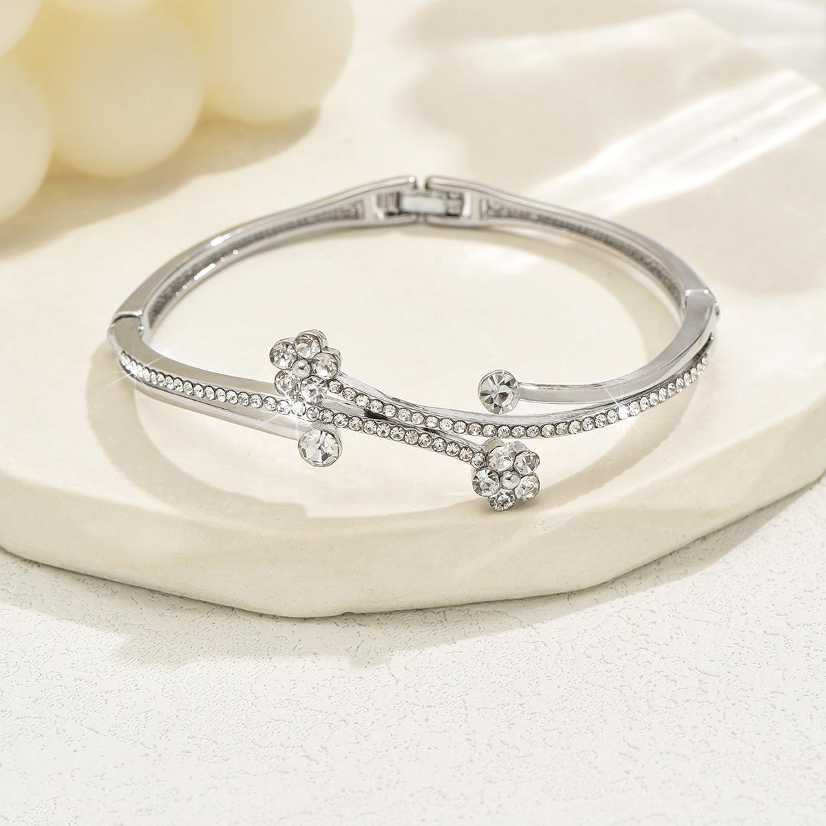 Бриллиантовый браслет, Модный темперамент, Полый браслет с любовью, Геометрический браслет, Аксессуары для часов, Простой браслет с цветком