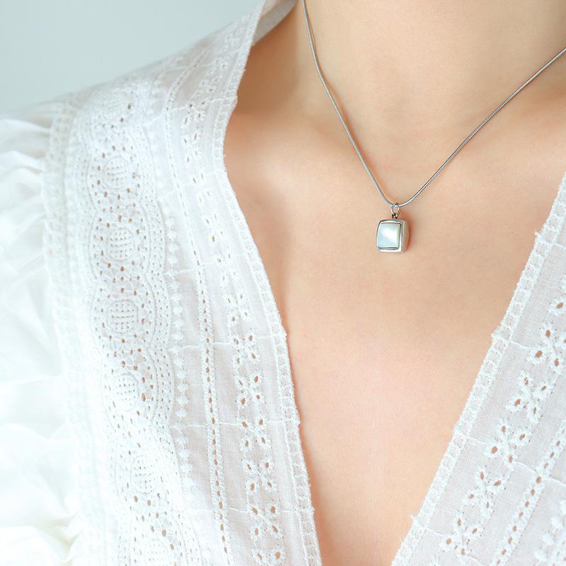 

White seashell pendant necklace - unique design, 18k gold plated titanium steel round snake chain jewelry