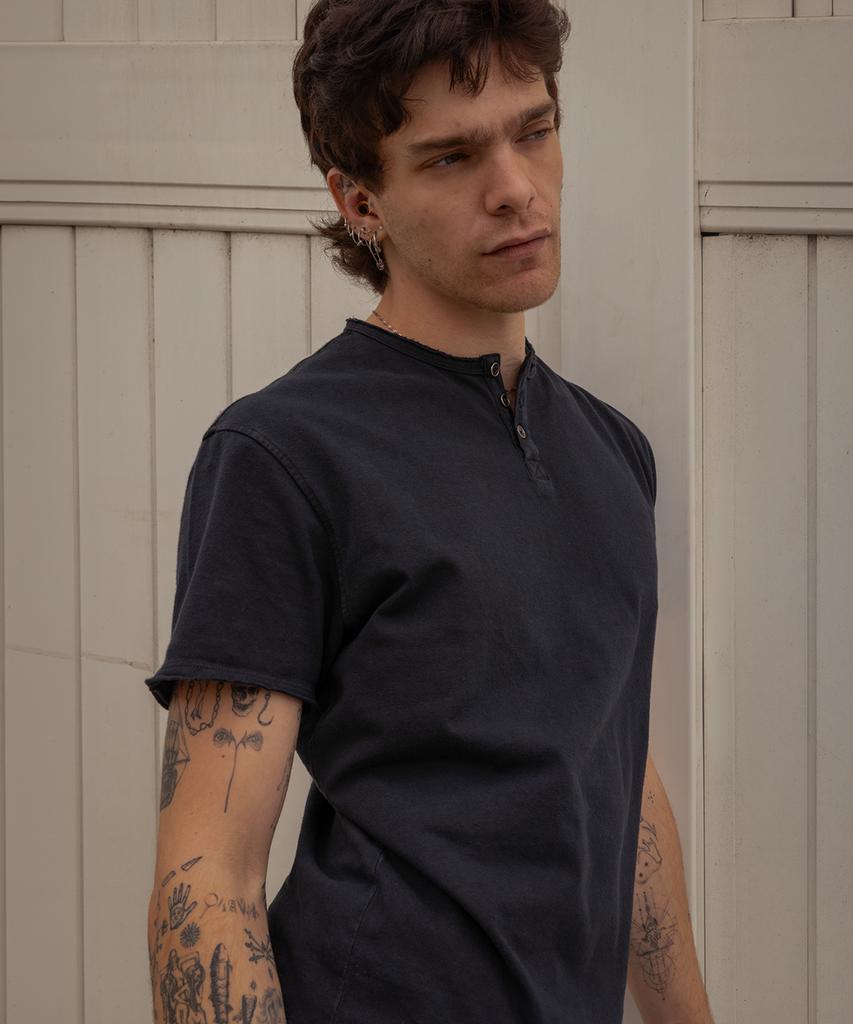 LMOOD Elliott Garment Henley Neck T-Shirt (2 Colors)