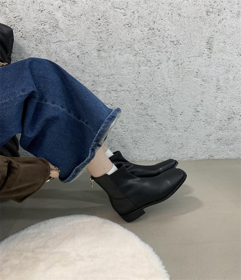 

Французские замшевые короткие ботинки на толстом каблуке с задней молнией женские 2025 осень и зима новые на низком каблуке универсальные для работы квадратный носок тонкие ботинки обувь 39 чёрный