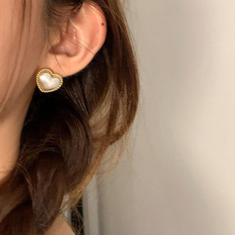 French Retro Brushed Love Oval Metal Stud Earrings Women'S Light Luxury Elegant Fashion Temperament Versatile Earrings