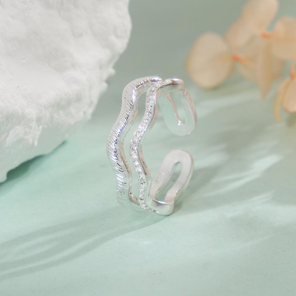 Double-Layer Zircon Ring with Geometric Texture and Full Diamond Water Wave Pattern