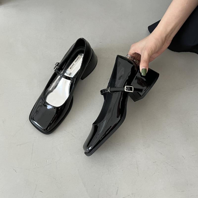 Marke Damen Absatzschuhe Mode Eckige Zehenpartie Damen Mary Jane Schuhe Weiche Sohle Ballerinas Luxus Flache Schnalle Damen Sandalen 2025