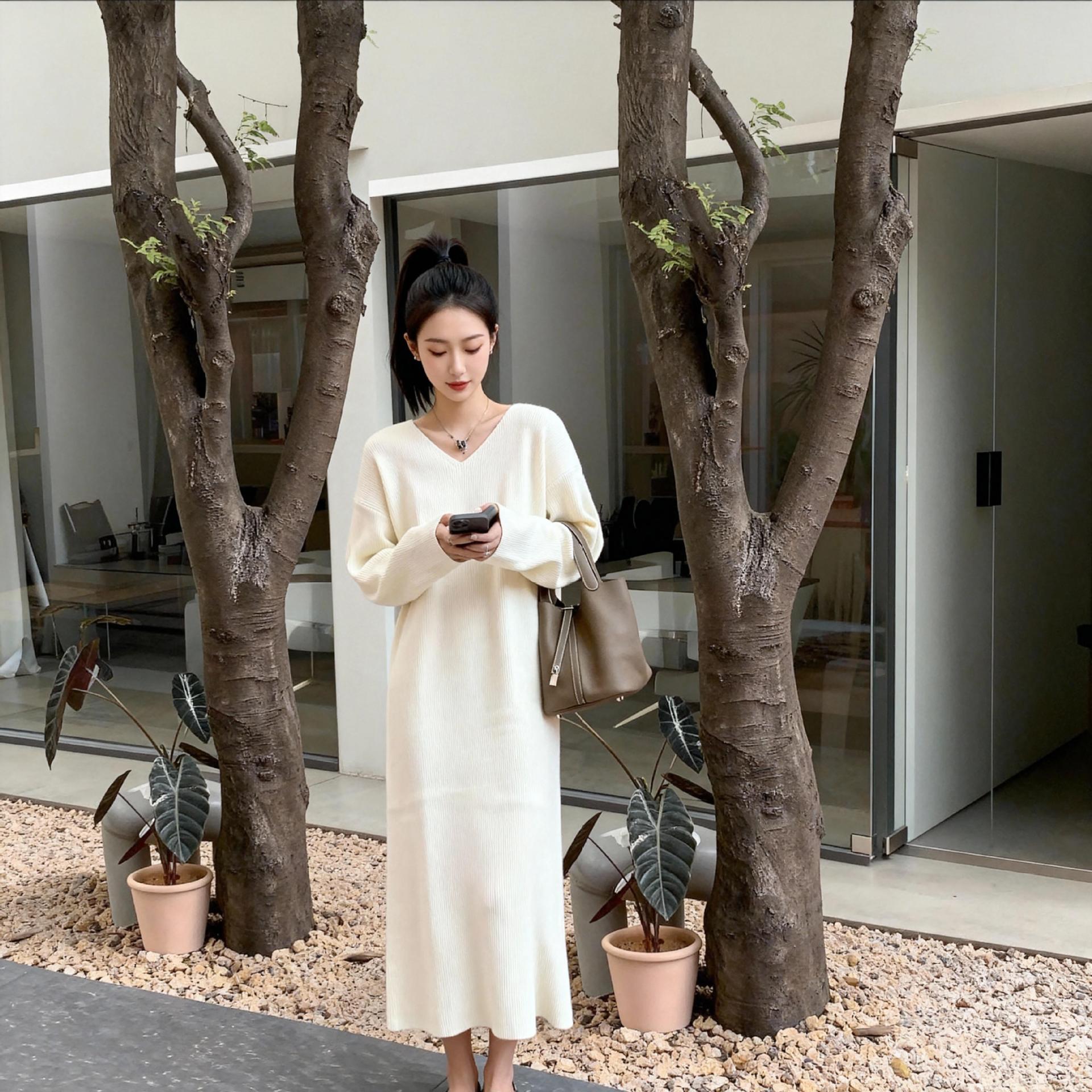 

Women s Knitted V-Neck Long Dress: Slim-Fit, Matures Style, Ideal for Commuting & Dating, Effortlessly Versatile. XXL абрикосовый/грязно-белый