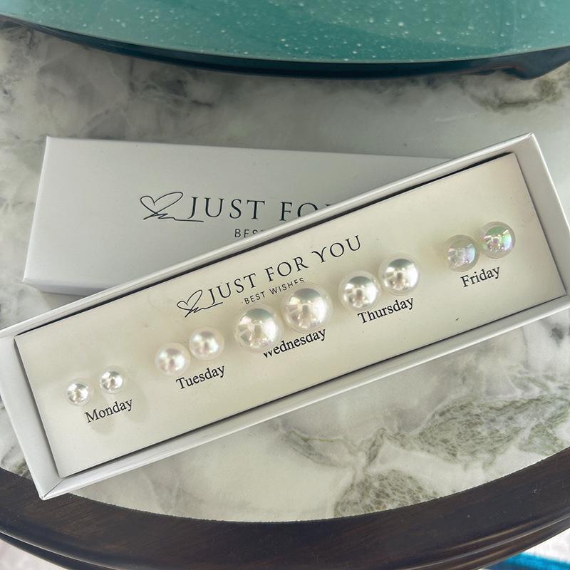 Tygodniowy Zestaw Kolczyków Sztyftów z Perłami Bez Powtórek - Francuski Retro, Prosta, Wszechstronna Biżuteria Modowa dla Kobiet