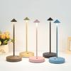 Lampe de bureau en métal alimentée par batterie, commande tactile, sans scintillement, intensité variable, design antidérapant, lampe de chevet moderne sans fil