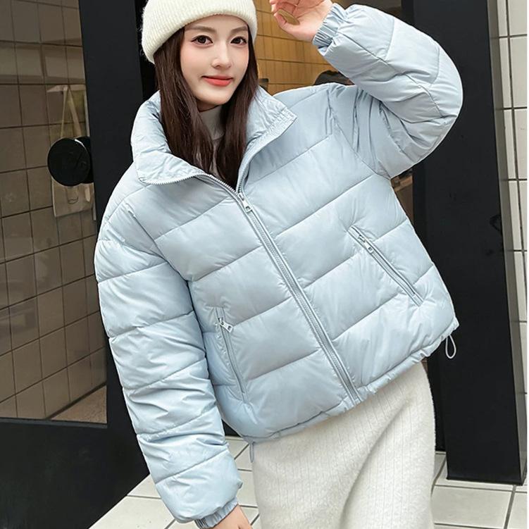 Women's thickened short bread cotton clothes, stand-up collar zipper jacket, and one piece is available in the supermarket.