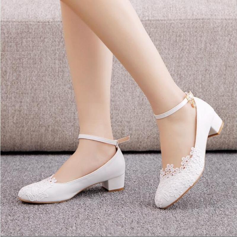 Scarpa Singola da Donna Tacco Basso 3cm Punta Tonda, Design in Pizzo e Perle, Marca di Lusso, Colore Bianco, Scarpe da Matrimonio Primavera Autunno