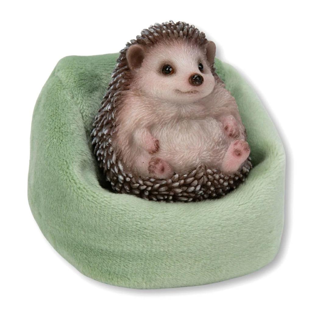 Ubia Hedgehog Relaxing on a 7 x 6 x Garden Cute H24112 Sofa, 6.5 cm, Figurine, Animal, Decor, Realistic, Mouse,