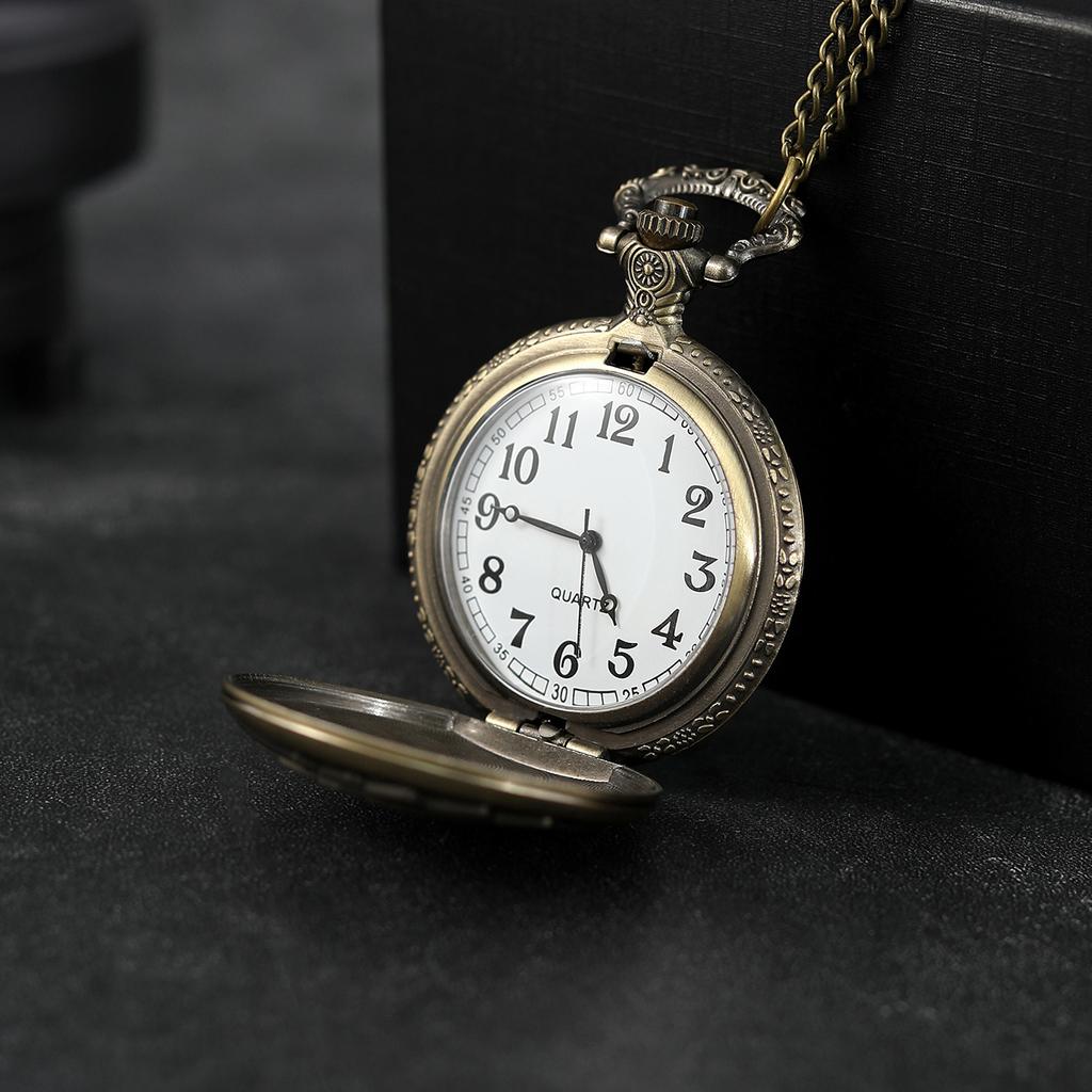 2pcs/set, 1PC Men's Fashion “straight Flush” Design Quartz Pocket Watch & 1PC Classic Vintage Golden Necklace, Ideal Choice for Gifts