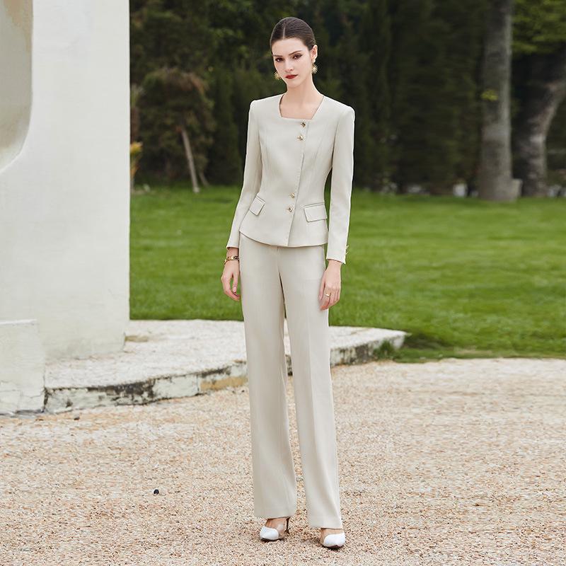 

Женский осенний бежевый костюмный набор высокого класса: Модный блейзер для работы и официальных мероприятий S