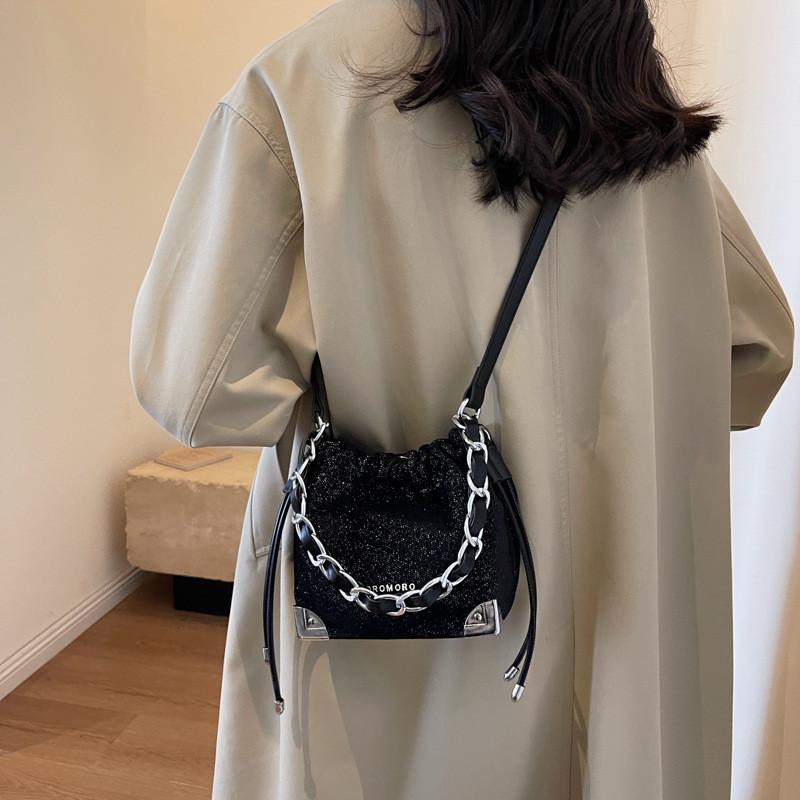 IELGY Korean Version Fashion Chain Bucket Bag Simple Casual Messenger Bag