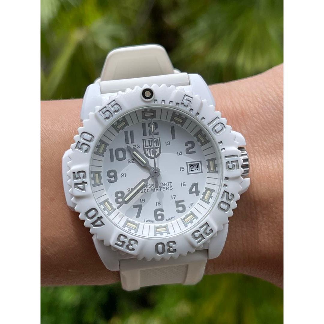 Used LUMINOX white rubber belt quartz watch