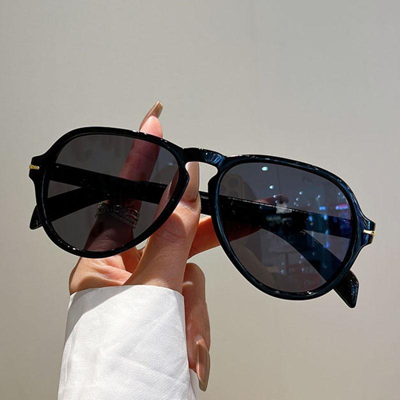 

Luxury Designer Pilot Sunglasses Women Men Vintage Big Frame Punk Rivet Shades UV400 Trendy Fashion