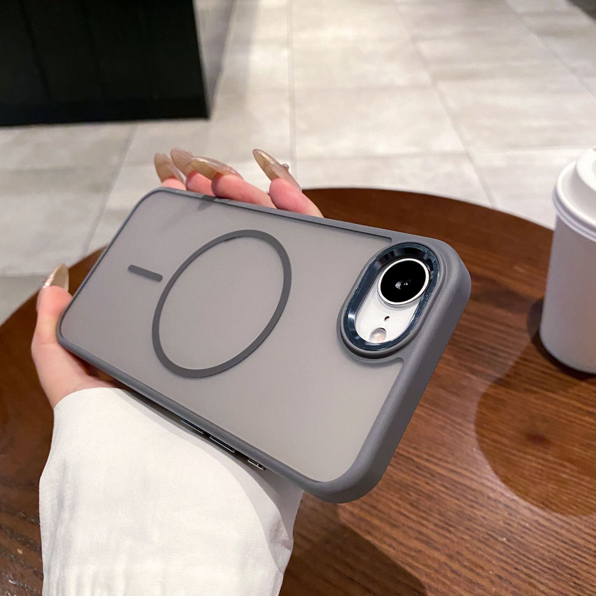 

Hawkeye Scrub Skin Feeling Suitable for Apple 16promax Mobile Phone Case Magnetic Absorption IPhone 16e Anti Fall Protection 15pro iPhone16