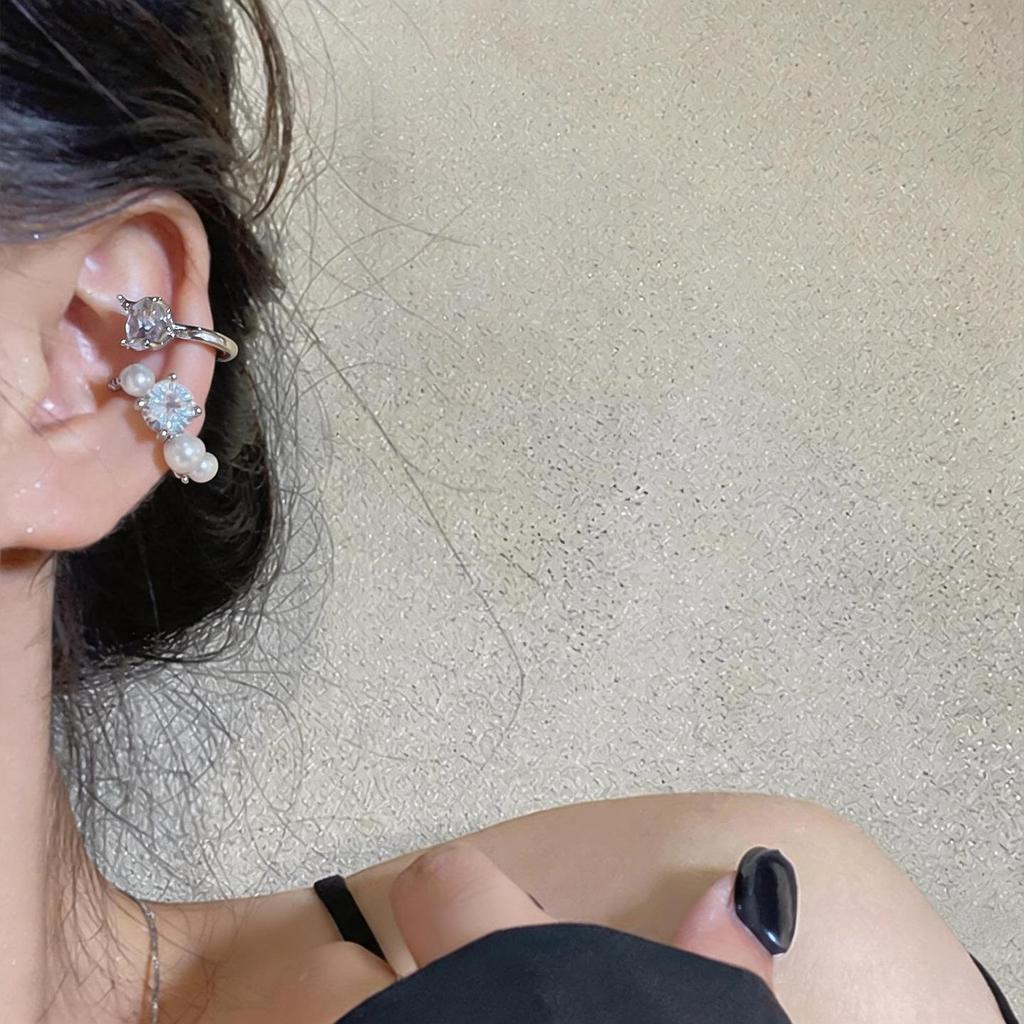 Elegant Zirconia Pearl Asymmetrical Ear Cuff - No Piercing Required. Light Luxury Fashion Earrings for Women.