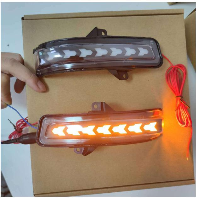 Sekwencyjny kierunkowskaz boczny dla Suzuki Jimny 2018+ (3- i 5-drzwiowe) - Biało żółty