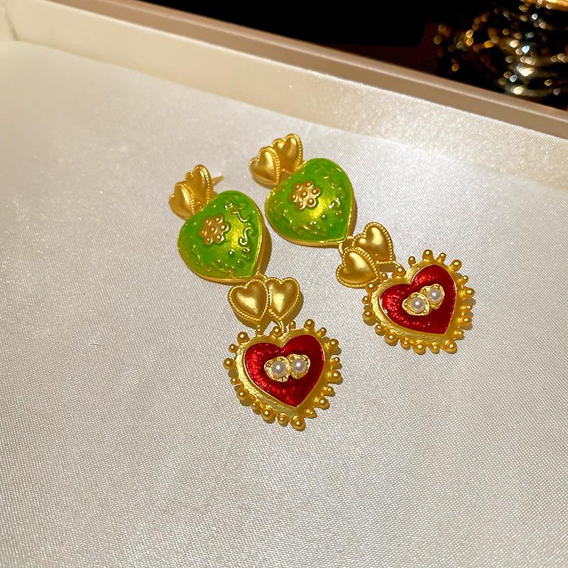 Vintage court style colored pearl love necklace accessories high sense fashion collarbone chain niche necklace women