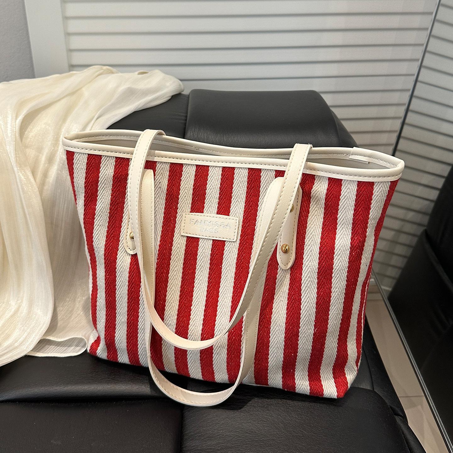 

College students class tote bag 2025 new contrasting colors trendy stripes portable shoulder canvas bag office commuter bag красный