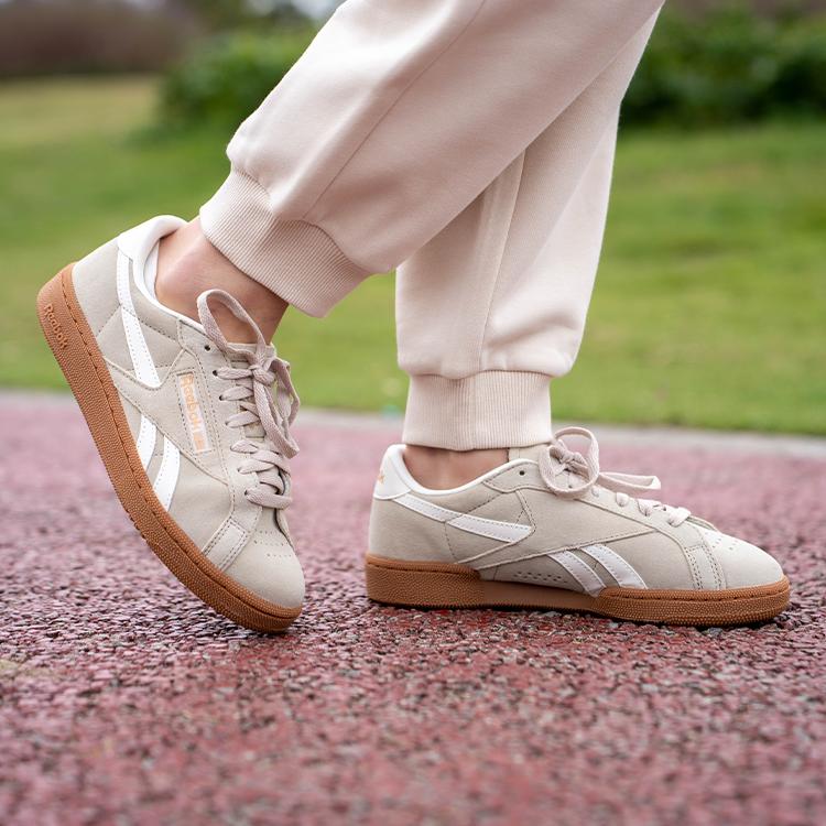 Reebok Club C Grounds UK კლასიკური კრემისფერი ცარცის რეზინის ქალის სპორტული საცვლების კრემი 100208145