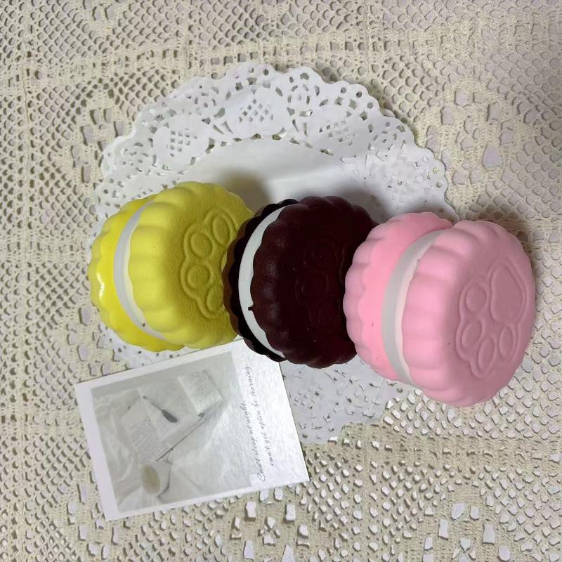 Cat Paw Biscuit Stress Relief Toy 1Pcs Soft Slow Rebound Realistic Fidget Toy for Kids Classroom Reward Gift