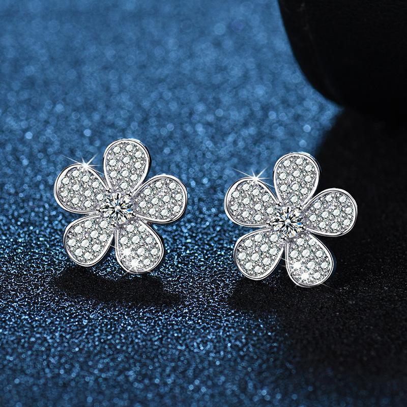 2025 Inlaid Zircon Flower Necklace, Women's Collarbone Chain, Simple, Light Luxury, Niche Pendant, Fresh Three Piece Set, Versatile Accessory