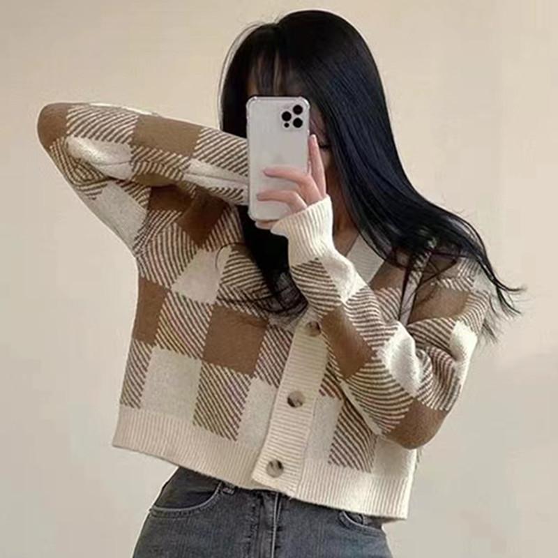 Contrasting color short plaid sweater jacket women's autumn and winter 1011 new Korean style chic temperament knitted cardigan top