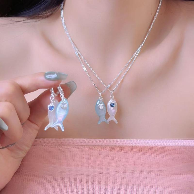 Elegant Fashion Small Fish Pendant Necklace Earrings Fashion Sweet Animal Clavicle Chain Necklace Jewelry Female Accessory Gift