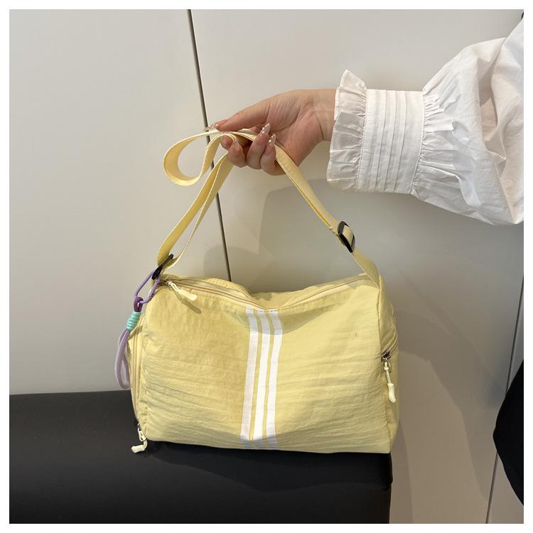 Women's Large Capacity Crossbody Bag - Simple, Stylish, and Multifunctional for Outings and Fitness