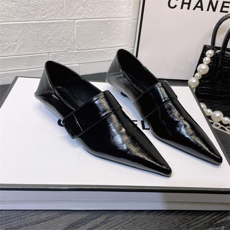 Cowhide~ Japanese Small Leather Shoes 2025 New Versatile Black One-pedal French Pointed Cat Heel Light Mouth Single Shoes