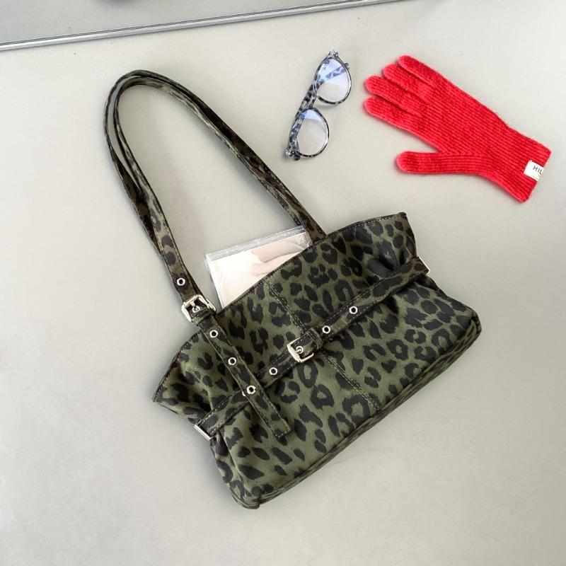 Vintage commuter leopard print bag belt decoration new tote bag large capacity niche locomotive Spice girl portable shoulder bag