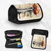 Grande Astuccio Portapenne con Temi Musicali ad Acquerello con Disegni di Pianoforte e Violoncello in Marrone e Nero, Perfetto per Organizzare Cancelleria E Sch