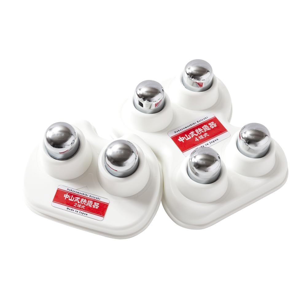 

Ортопед под наблюдением Накаяма Стиль Кайюуки Сделано Целиком Облегчает Фасции Подошвы Крестцово-подвздошного Таза Большого, Пока Смартфон Шея белый