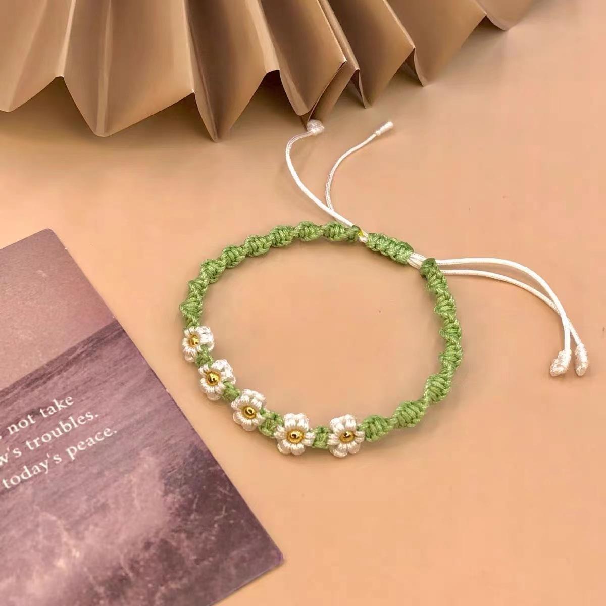 

Daisy Handwoven Delicate Bracelet Unisex Retro Style Perfect For Couples Green Flower Bracelet