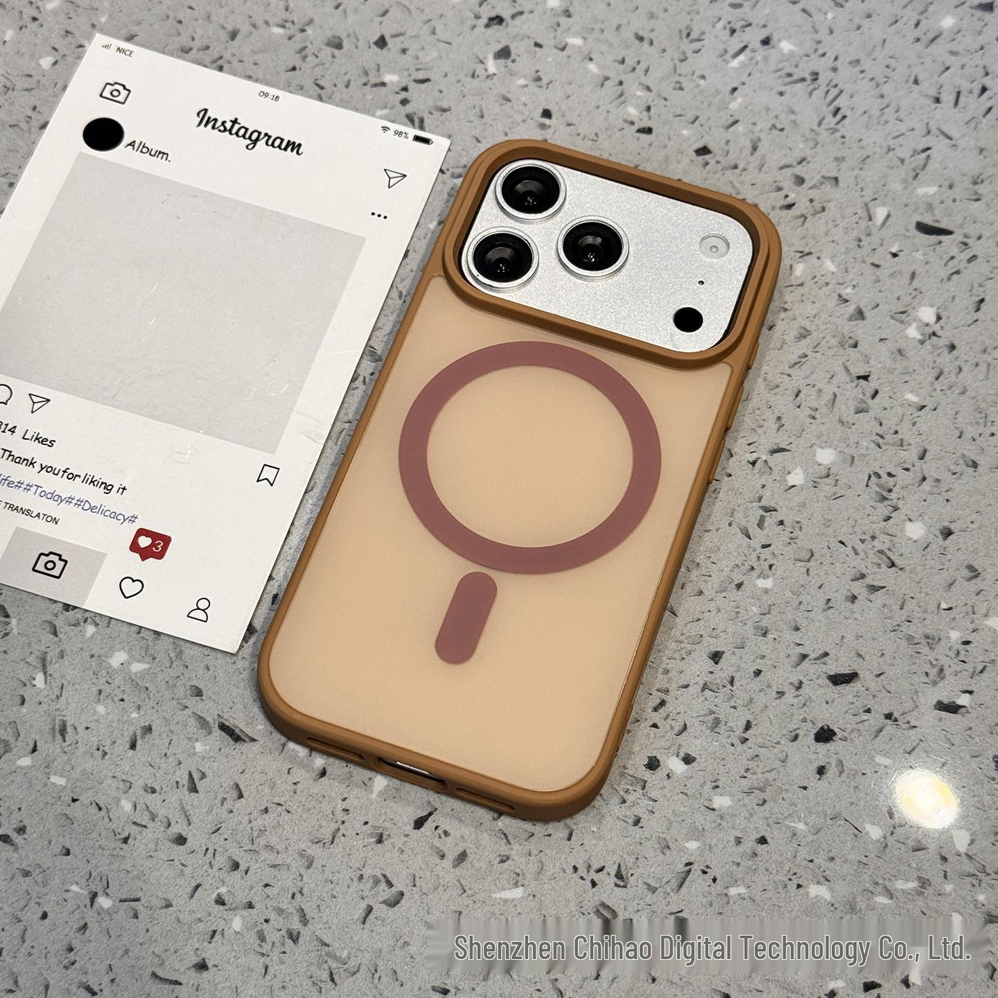 

Frosted anti-drop magnetic phone case for iPhone 17 Pro Max with skin-feel color-blocking and acrylic PC cover. iPhone 14 золотий/пустельний