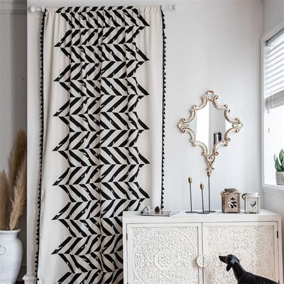 Haute Textile Geometrische Vorhänge - Archivalischer Druck in Karbonschwarz auf belgischem Leinen | Beschwerter Saum für Luxuswohnungen & Panorama-Küchenfenster