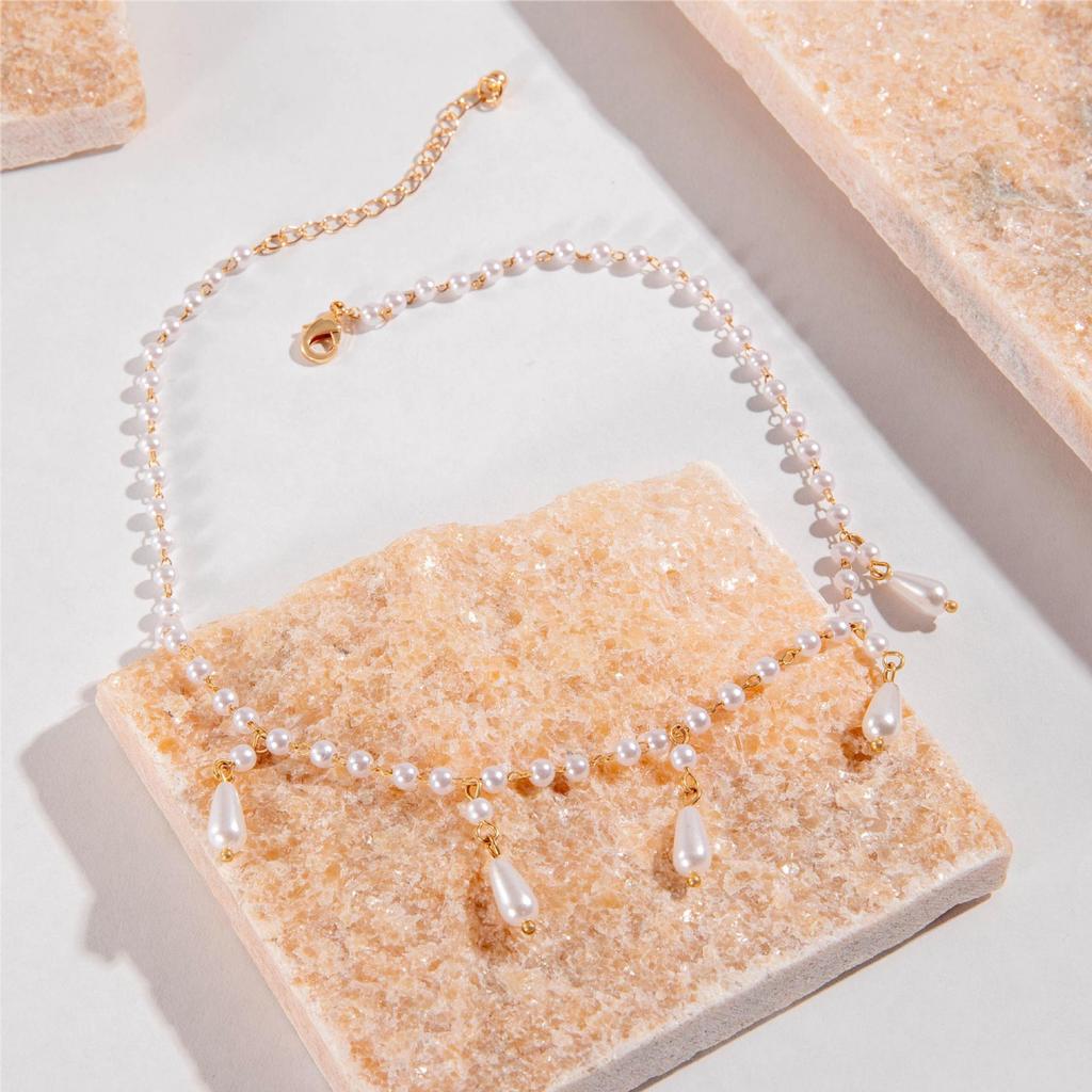 Jewelry, French light luxury irregular imitation pearl necklace, simple high-end beaded collarbone chain necklace jewelry for women