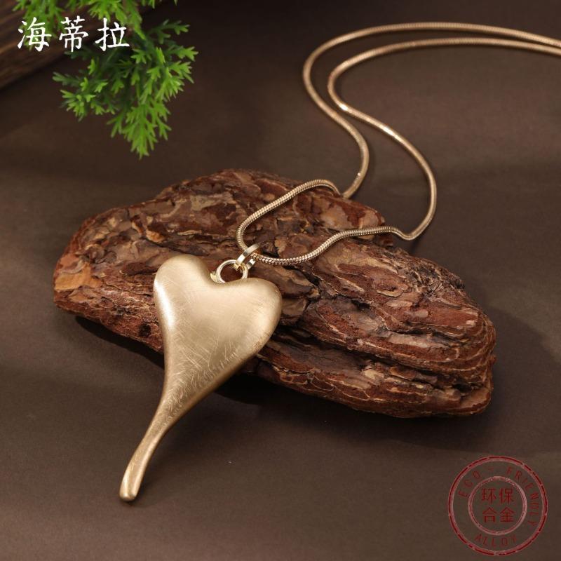 New brushed love snake bone chain long pendant women's simple high-end heart-shaped versatile long necklace