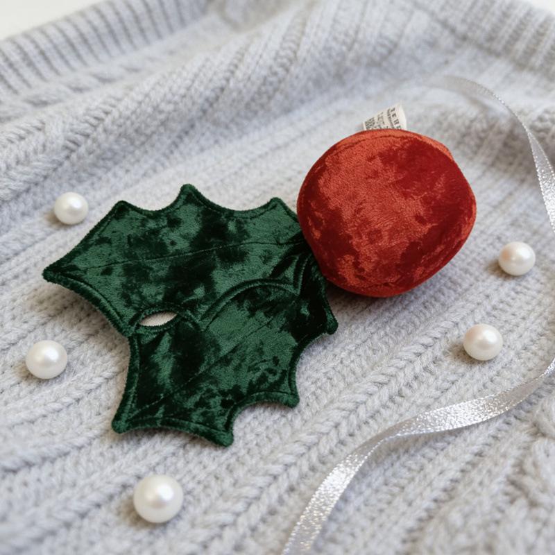 Weihnachtliches Kissen mit Lebkuchenmann, Rentier, Baum und Kranz Design