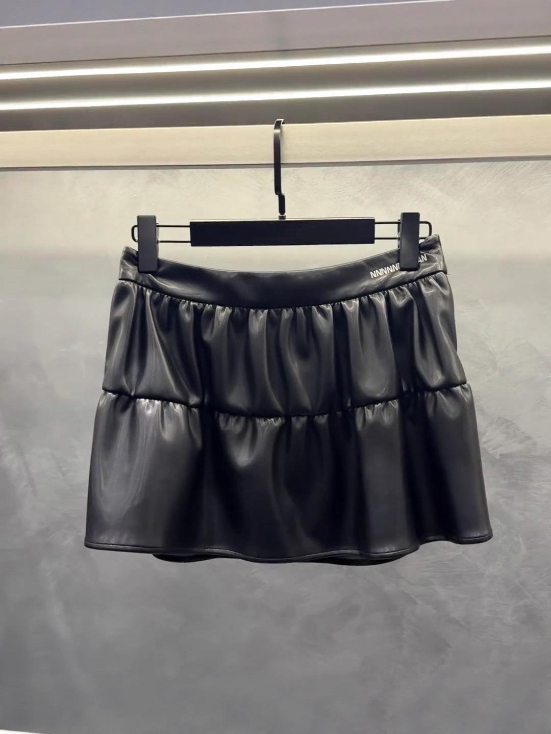 Spring 2026 Modern Black Double-Layer Pleated Leather Skirt with Embroidered Logo for Women L