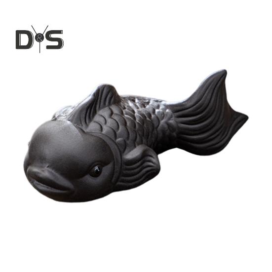 

Фиолетовый глиняный карп чайный питомец богатство приносящий дзен чайный сервиз украшение маленький изящный размер яркий образ забавный гаджет в форме рыбы чайный столик чёрный