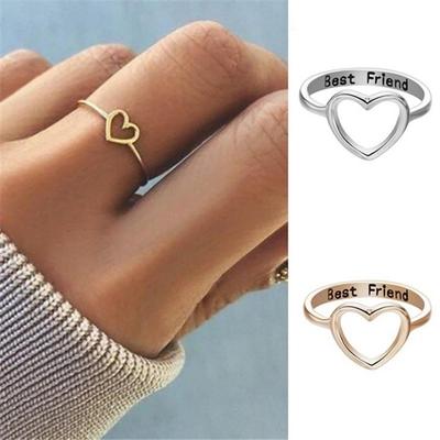 Accessori per gioielli con anelli da dito a forma di cuore cavo da donna alla moda. Regali per i migliori amici