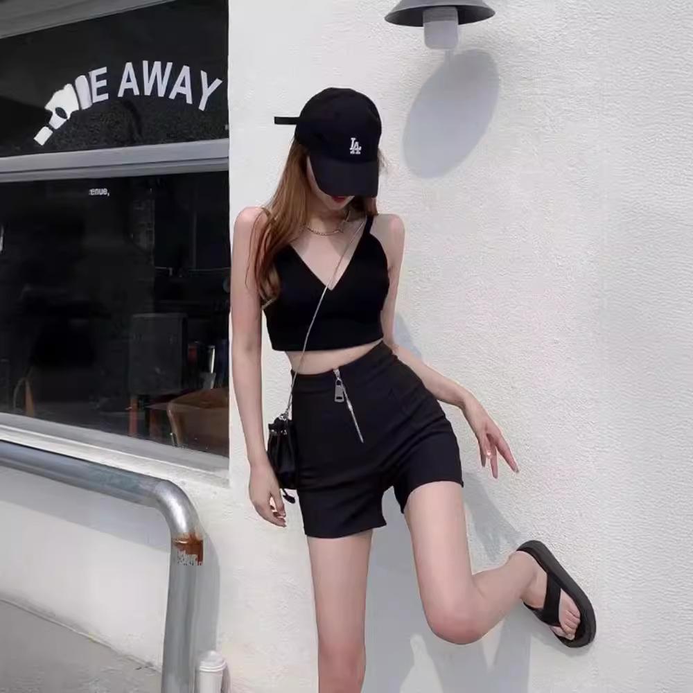 Women's Black High-Waist A-line Shorts: Spring/Summer 2025 Fashion, Slimming Loose Wide Leg Design
