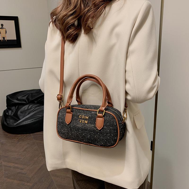 Bowling bag women's 2025 new niche portable pillow bag fashionable versatile single shoulder messenger bag bag