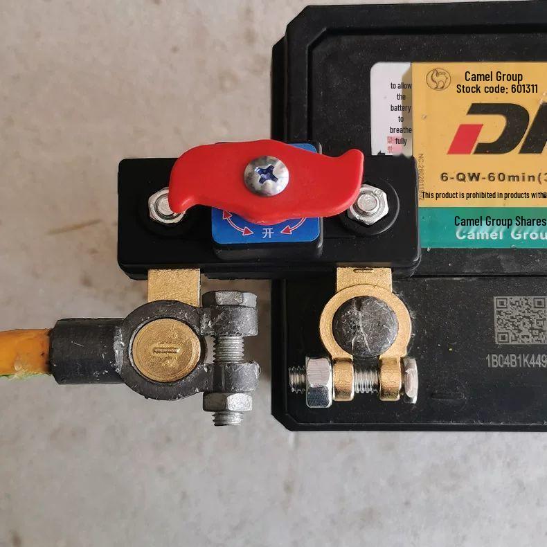 12V/24V Odpojovač autobaterie pro velké nákladní automobily, osobní automobily a zemědělská vozidla